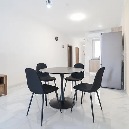 Relaxed 2br With Backyard & Balconies,tarxien Apartment *