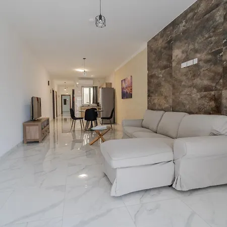 Apartment Relaxed 2br With Backyard & Balconies,tarxien *