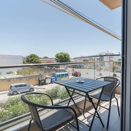 Relaxed 2br With Backyard & Balconies,tarxien *