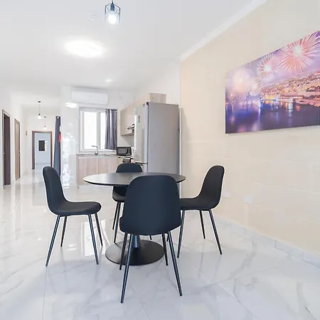 Apartment Relaxed 2br With Backyard & Balconies,tarxien Żabbar