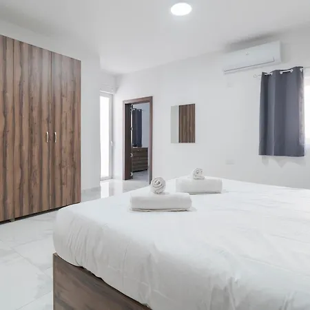 Apartment Relaxed 2br With Backyard & Balconies,tarxien