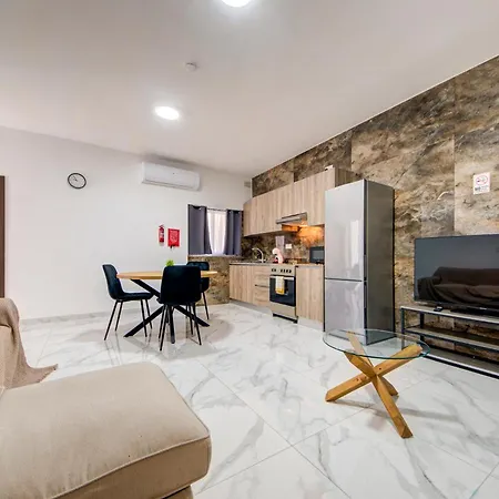 Relaxed 1br With Backyard & Balconies,tarxien Apartment