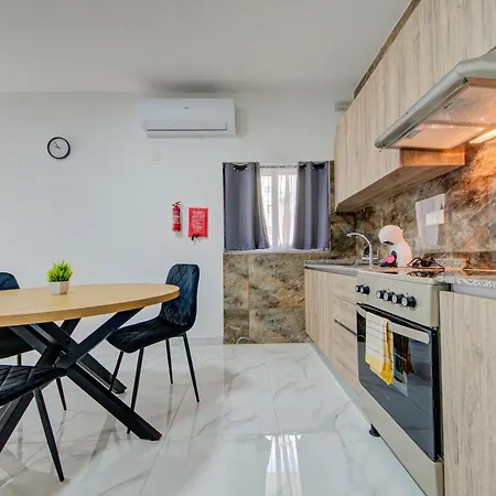 Appartement Relaxed 1br With Backyard & Balconies,tarxien