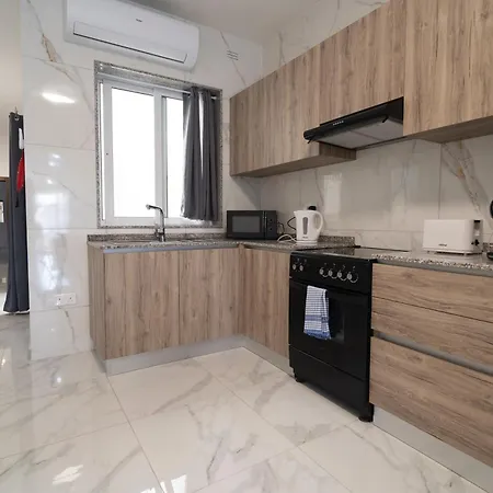 Relaxed 2br With Backyard & Balconies,tarxien * Żabbar