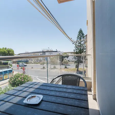 Relaxed 2br With Backyard & Balconies,tarxien * Żabbar