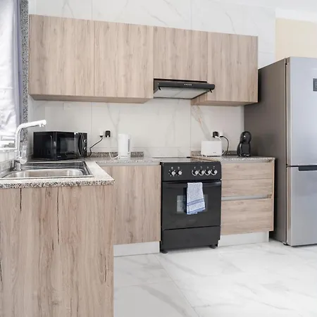 Relaxed 2br With Backyard & Balconies,tarxien 아파트