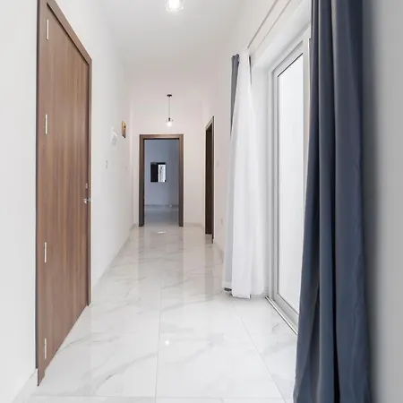 Relaxed 2br With Backyard & Balconies,tarxien