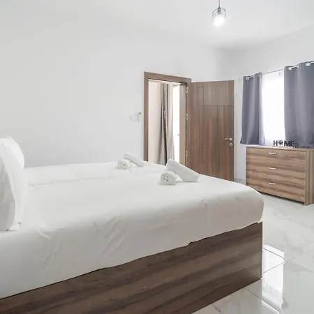 Relaxed 2br With Backyard & Balconies,tarxien *