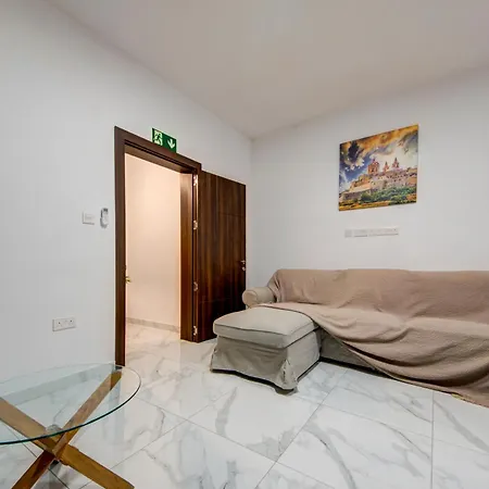 Relaxed 1br With Backyard & Balconies,tarxien *