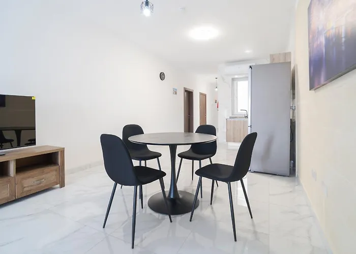 Relaxed 2br With Backyard & Balconies,tarxien Lejlighed *