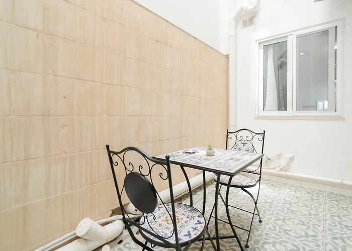 Relaxed 2br With Backyard & Balconies,tarxien Lejlighed Żabbar