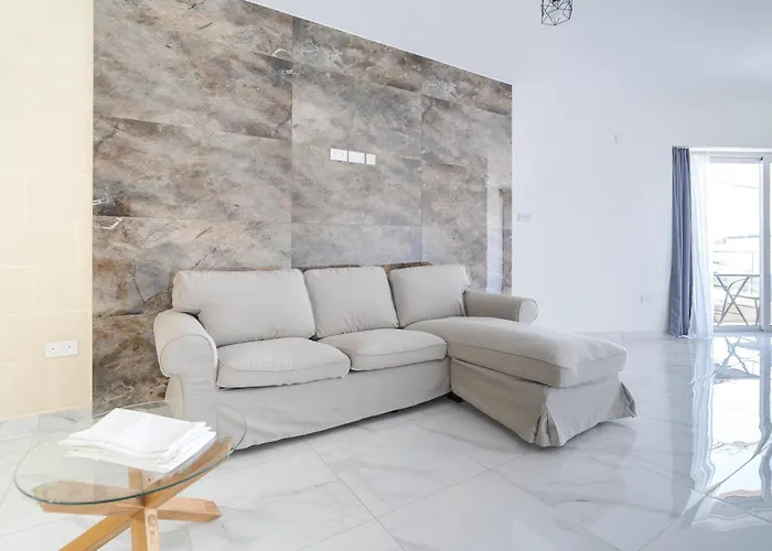 Relaxed 2br With Backyard & Balconies,tarxien Lejlighed