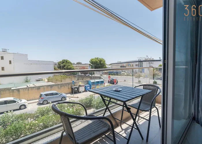 Relaxed 2br With Backyard & Balconies,tarxien *