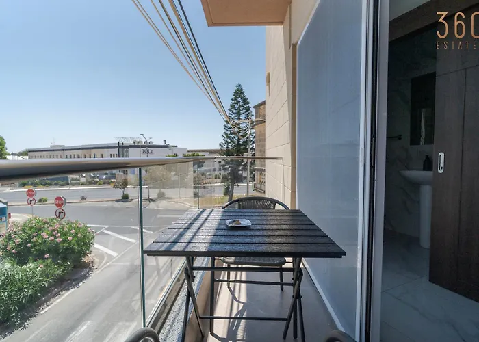 Relaxed 2br With Backyard & Balconies,tarxien Lejlighed Żabbar