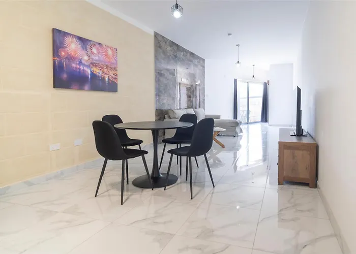 Relaxed 2br With Backyard & Balconies,tarxien