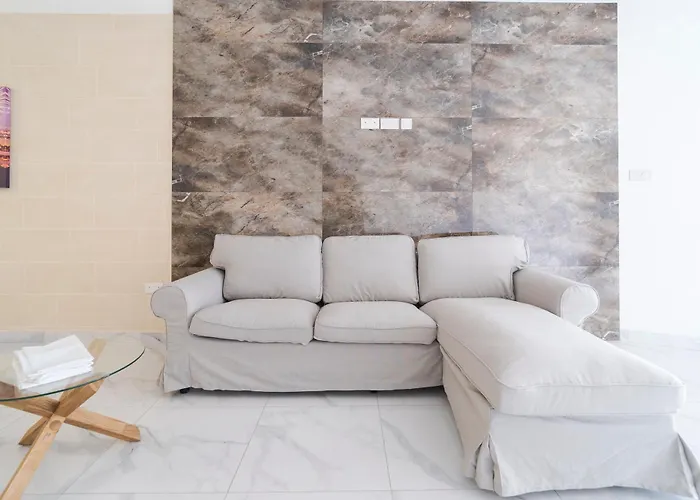 Relaxed 2br With Backyard & Balconies,tarxien