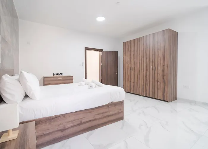 Relaxed 2br With Backyard & Balconies,tarxien Lejlighed Żabbar