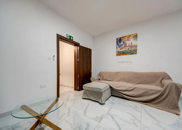 Relaxed 1br With Backyard & Balconies,tarxien *