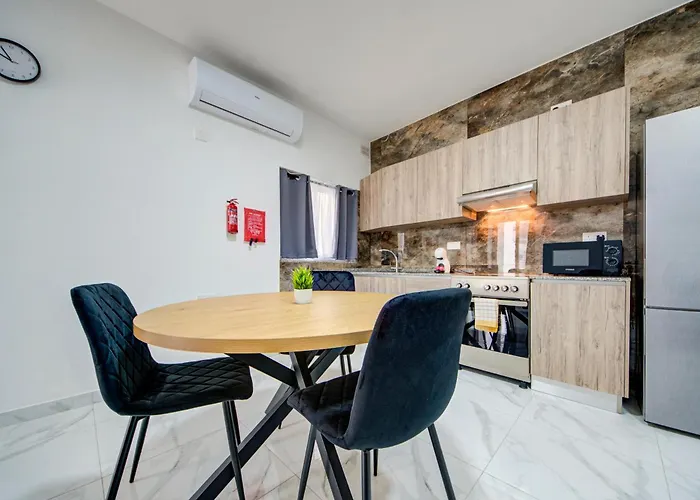 Relaxed 1br With Backyard & Balconies,tarxien 公寓